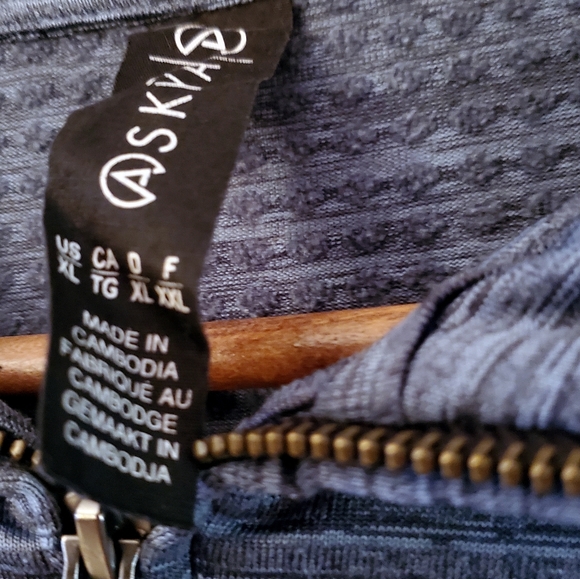 Askya long sleeve blue black trim 1/4 zip pullover top XL - Picture 4 of 5